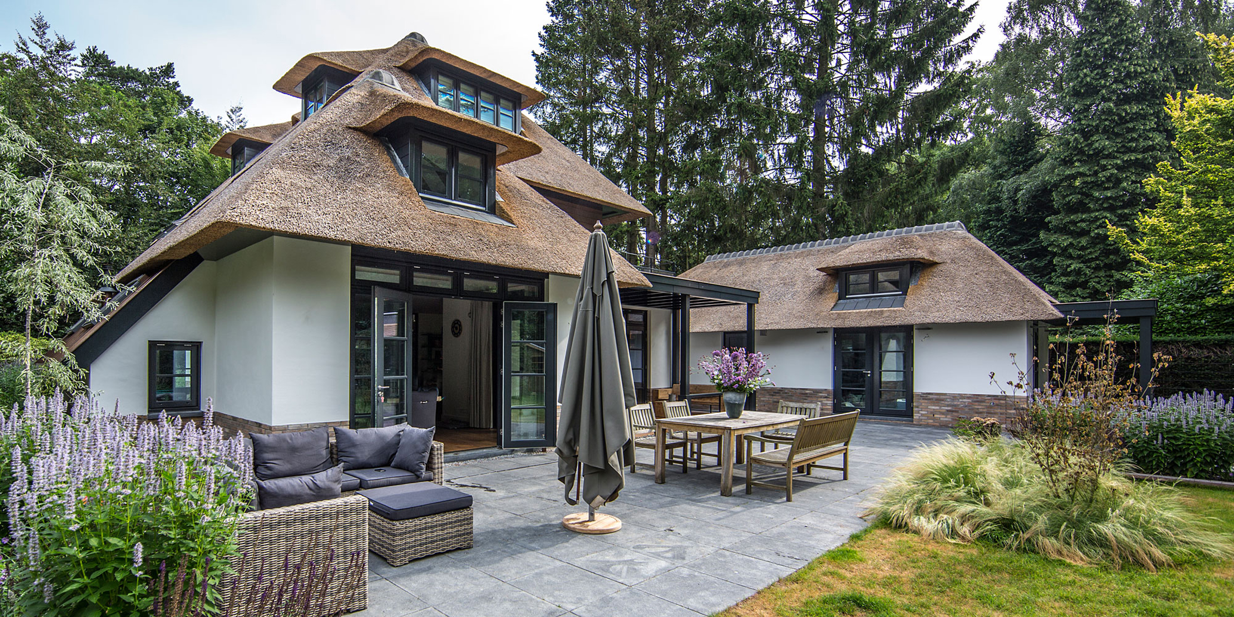 Landelijk moderne rietgedekte villa Naarden