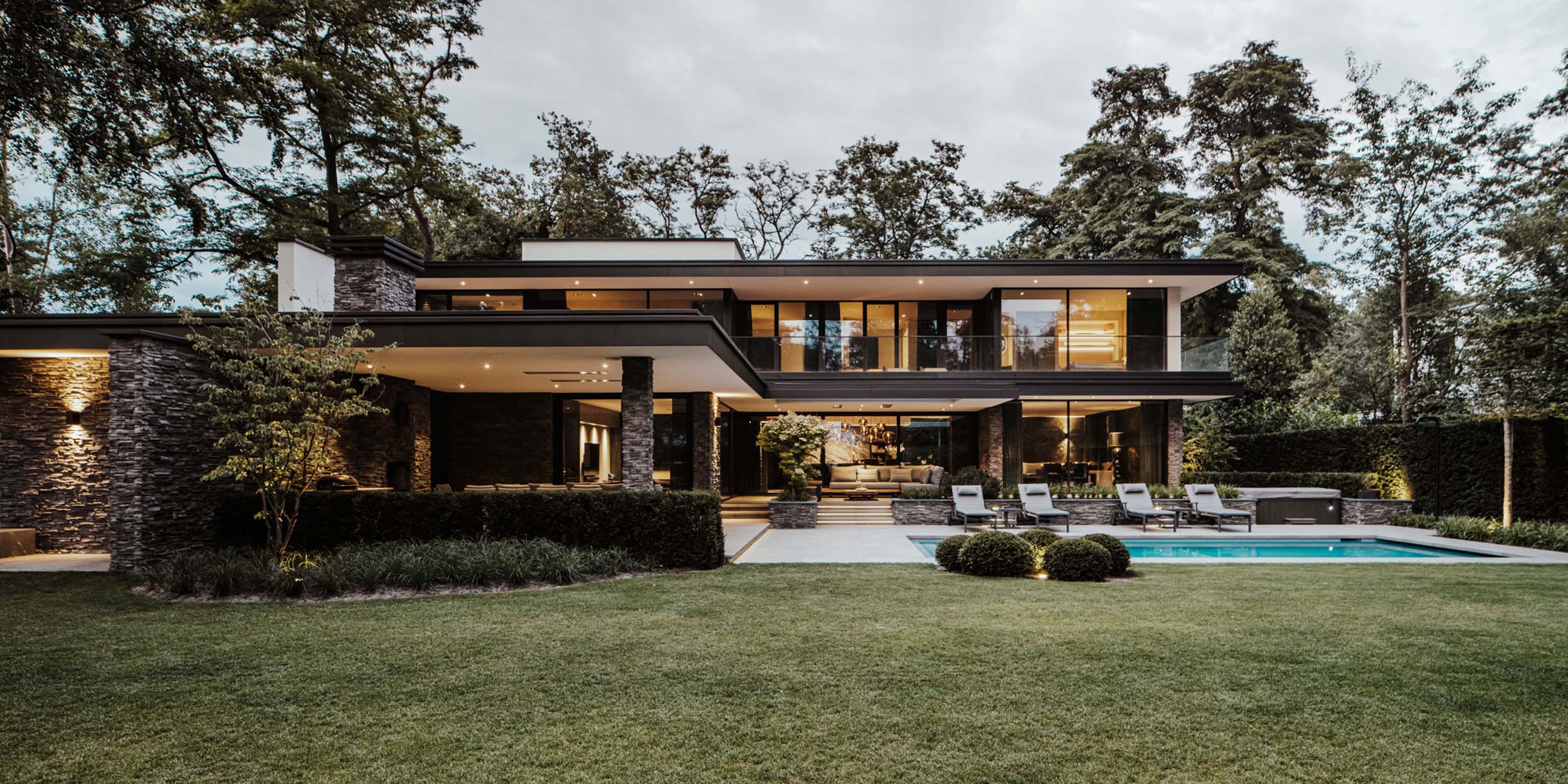 Modern classic villa met open leefruimte en natuurzicht