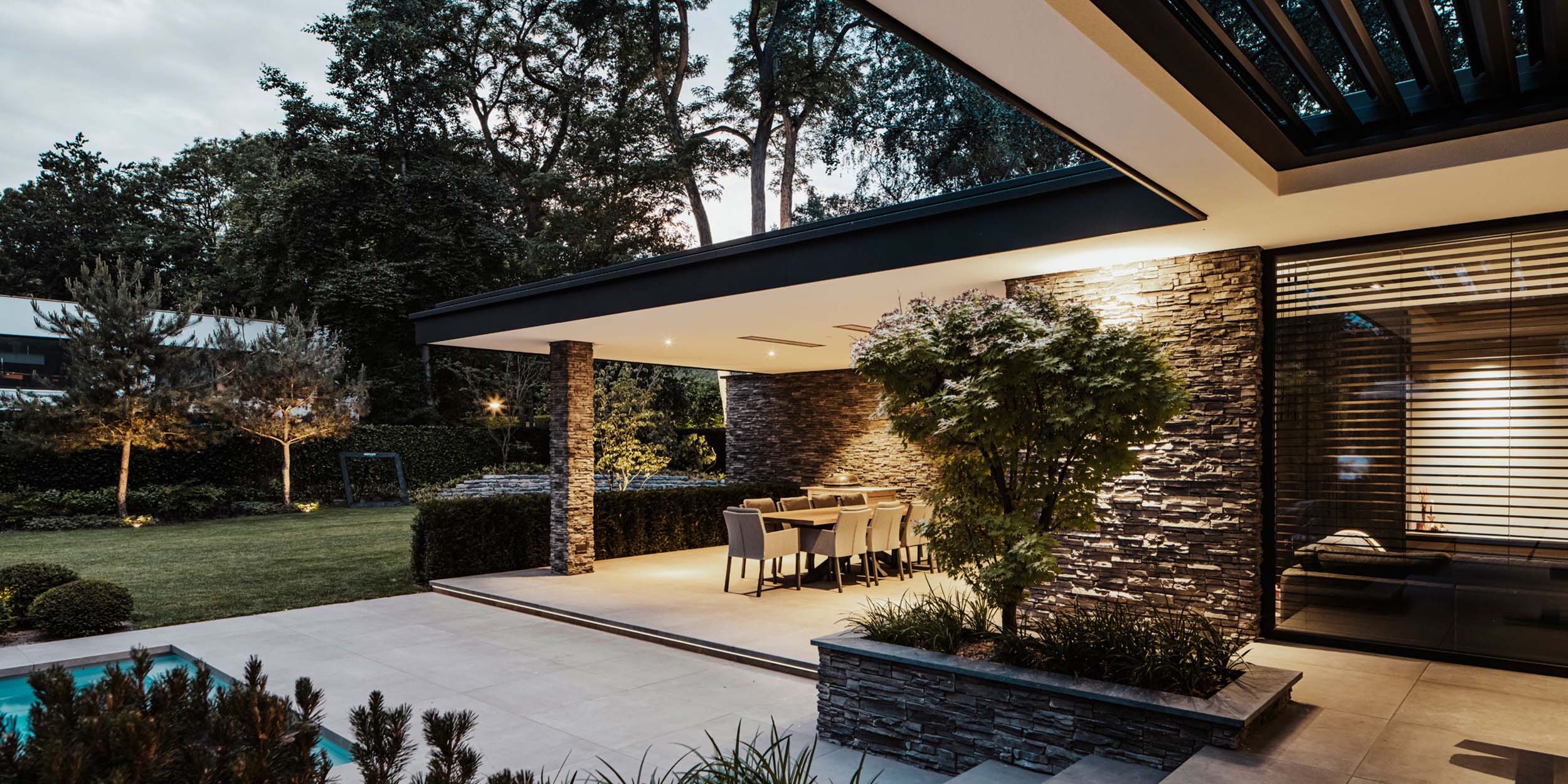 Luxe woning in L-vorm met verdieping en souterrain in Zuid-Nederland