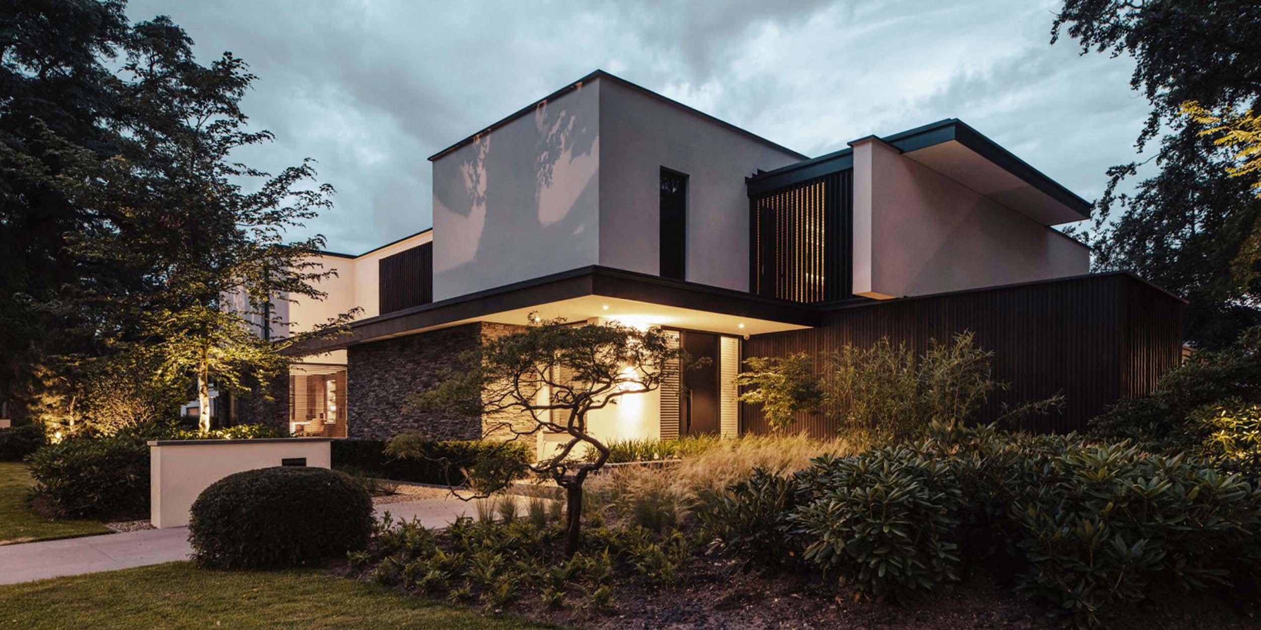 Bosvilla met open plattegrond en duurzame bouwprincipes