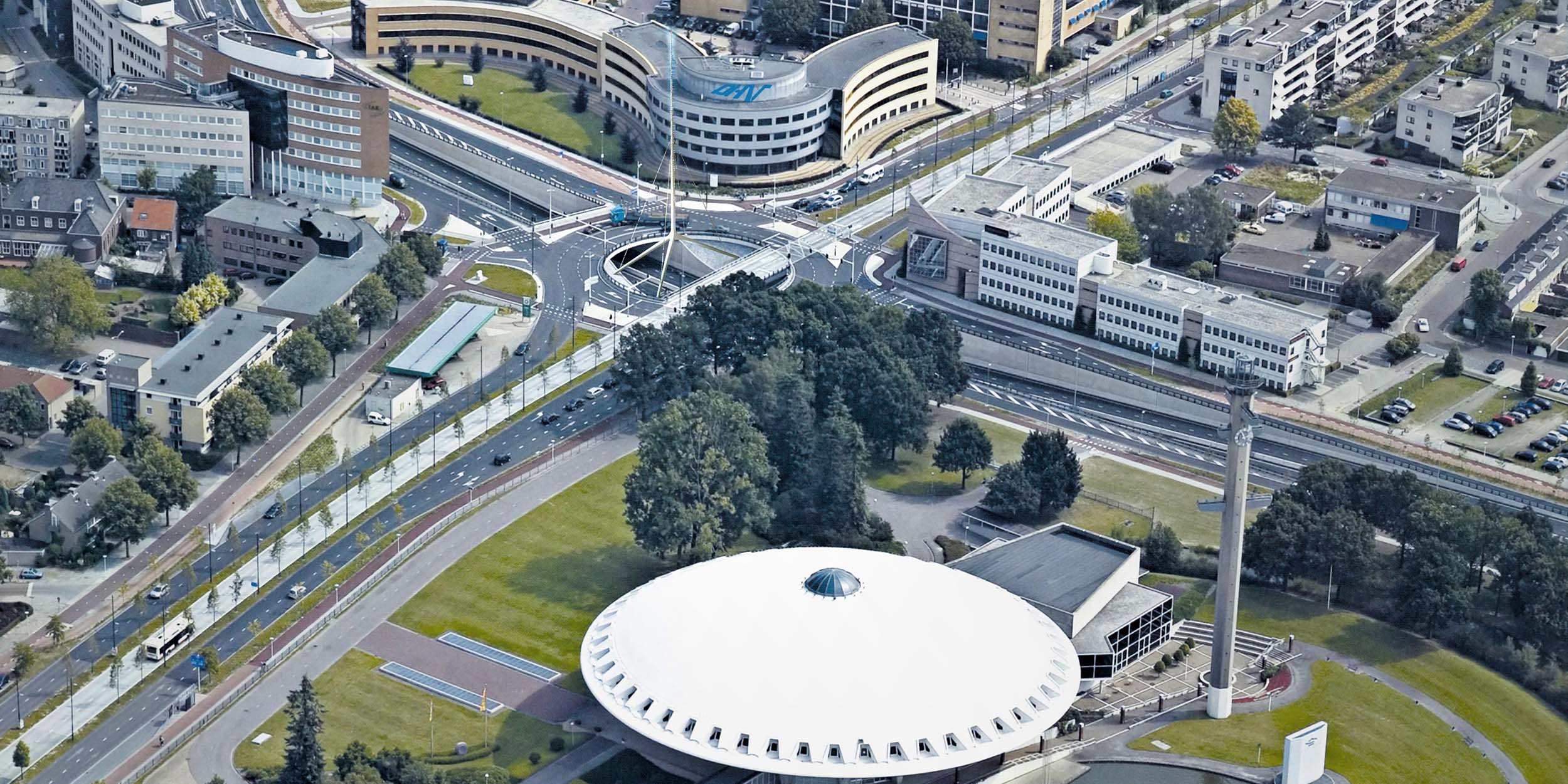 Eindhoven_Lichtnaald_kunstwerk_003